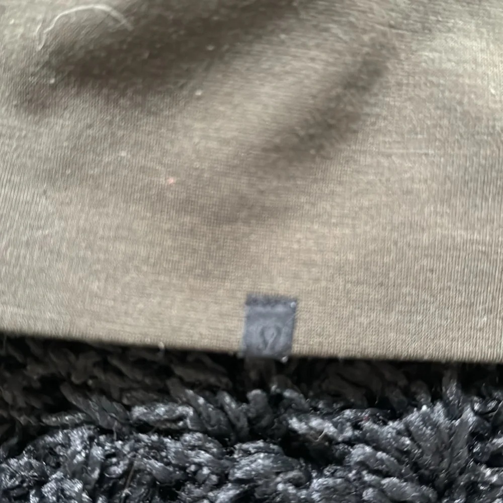 🍍LULULEMON FULL ZIP 🍍SZ 4🍍PIT TO PIT 20”🍍LENGTH 19”🍍AK
